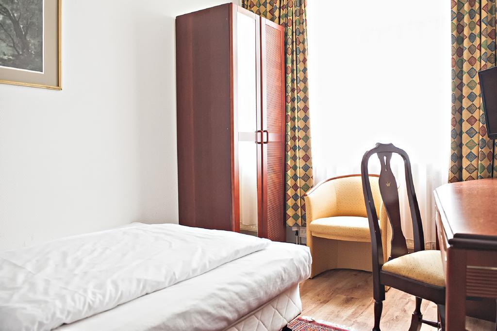 Ravel International Hotel Offenbach am Main Room photo